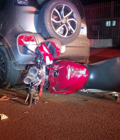 Imagem referente a Motociclista fica ferido ao colidir em carro estacionado no Periolo