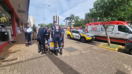 Imagem referente a Mulher em surto é socorrida no Centro de Cascavel