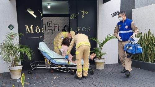 Imagem referente a Mulher é socorrida pelo Siate ao sofrer queda no bairro Coqueiral