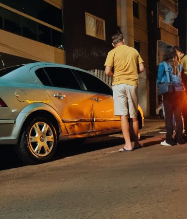 Imagem referente a Golf colide em Vectra estacionado na rua São Paulo