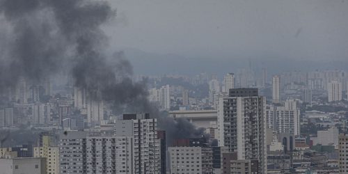 Imagem referente a Prédio no Brás em São Paulo pega fogo e corre risco de desabar