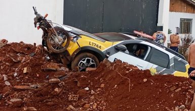 Imagem referente a Motociclista em fuga é atingido por viatura da PM em Assis Chateaubriand