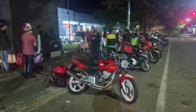 Imagem referente a Motoboys fazem manifestação em frente à lanchonete no Centro de Cascavel