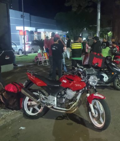 Imagem referente a Motoboys fazem manifestação em frente à lanchonete no Centro de Cascavel