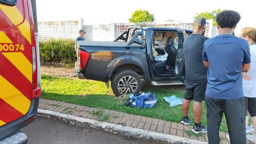 Imagem referente a Motorista perde a vida após passar mal e colidir com muro de cemitério