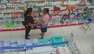 Imagem referente a Ladras, mas bonitas: mulheres são flagradas furtando R$ 2 mil em dermocosméticos