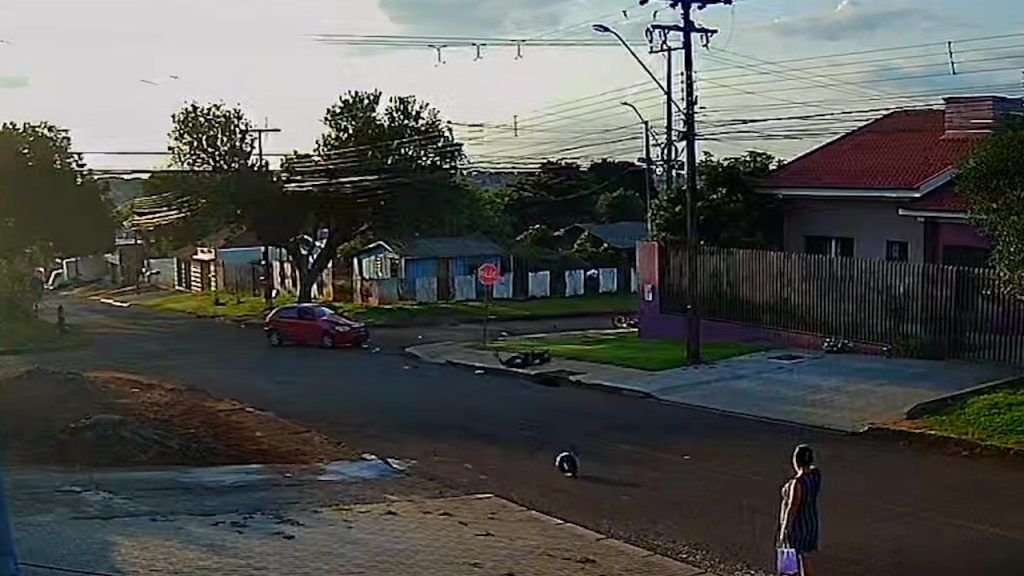 Motociclista “voa” durante acidente no Bairro Floresta