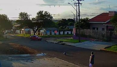 Imagem referente a Motociclista “voa” durante acidente no Bairro Floresta