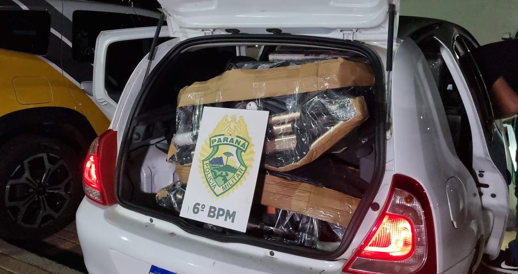 PM apreende veículo carregado com mercadorias do Paraguai em Cascavel