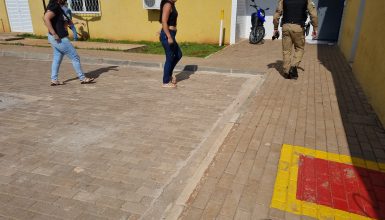 Imagem referente a Cabeça vazia, oficina do... Atual e amiga vão na casa da ex e 