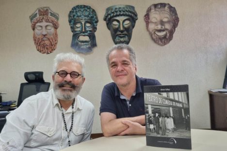 Imagem referente a 60 anos: livro que traz história e legado do Teatro de Comédia do Paraná será lançado na segunda