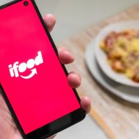 Imagem referente a Tá sem iFood? Em Cascavel, tem restaurante na 'esquina'