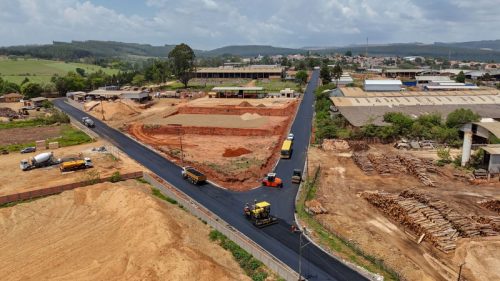 Imagem referente a Estado aporta R$ 11,7 milhões para asfalto, esporte e nova prefeitura de Sengés