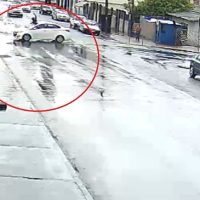 Imagem referente a Câmera flagra acidente entre moto e carro na Rua Paraguai