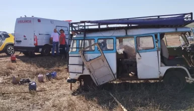 Imagem referente a Acidente com Kombi deixa um morto e quatro feridos