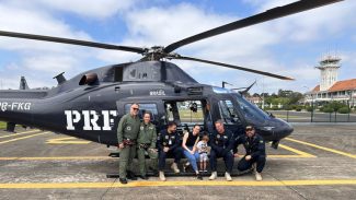 Helicóptero da PRF transporta criança de 3 anos para realizar transplante em Curitiba