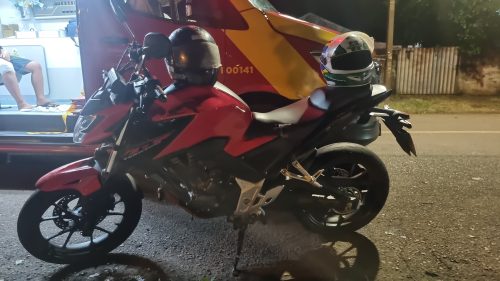 Imagem referente a Duas motos colidem no Bairro Santa Felicidade e pai e filho ficam feridos