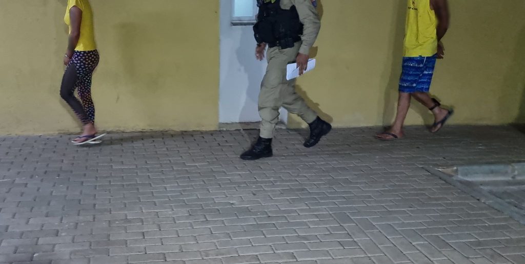 Motorista embriagado e passageira agressiva são detidos em Capitão Leônidas Marques