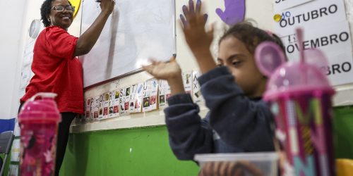 Imagem referente a No Dia da Poesia, veja dicas para incentivar a leitura entre crianças