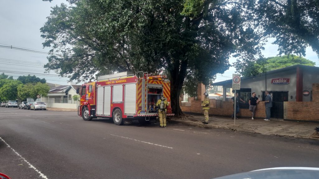 Fritadeira tem pane elétrica em causa chamas em estabelecimento