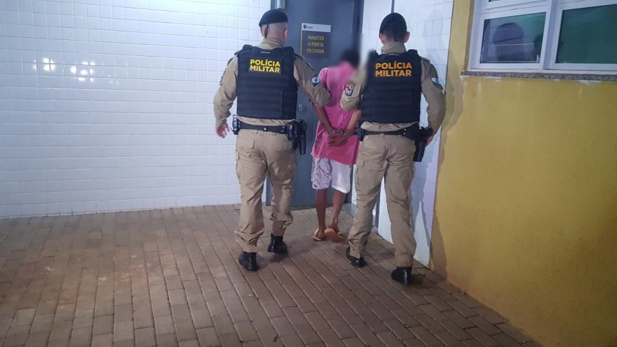 Machão de cozinha é detido após esfaquear companheira no Neva