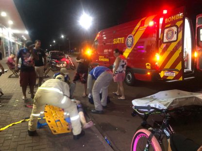 Imagem referente a Jovem ciclista é socorrido após acidente no Riviera