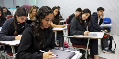 Imagem referente a Enem: cursos populares são oportunidade para alunos de baixa renda