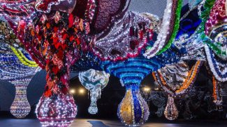 MON Loja disponibiliza catálogo da mostra “Extravagâncias”, de Joana Vasconcelos