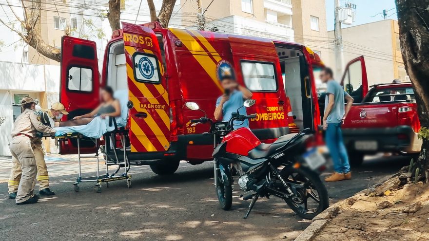 Motociclista fica ferida ao se envolver em acidente de trânsito no Centro