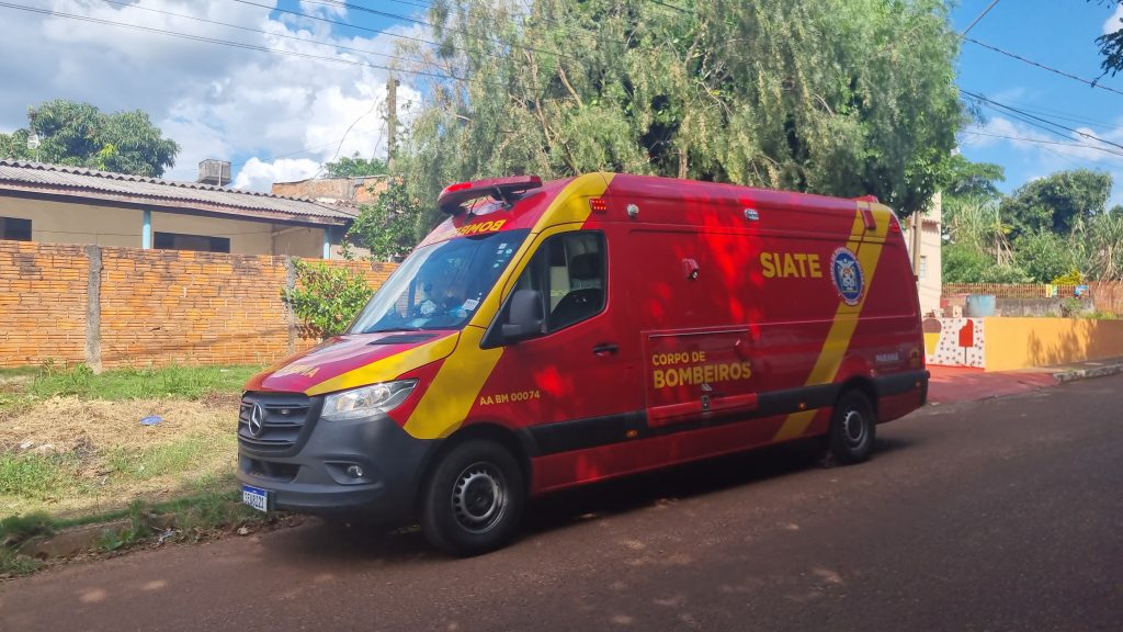 Enquanto fazia reparos no telhado, morador sofre queda na Rua São Roque