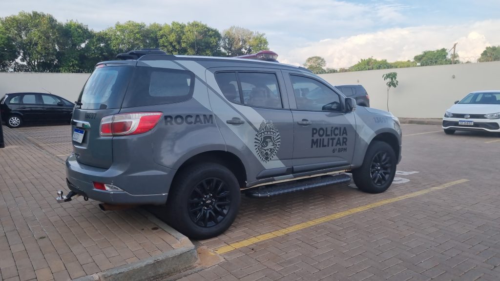 Homem é preso pela Rocam no Trevo Cataratas