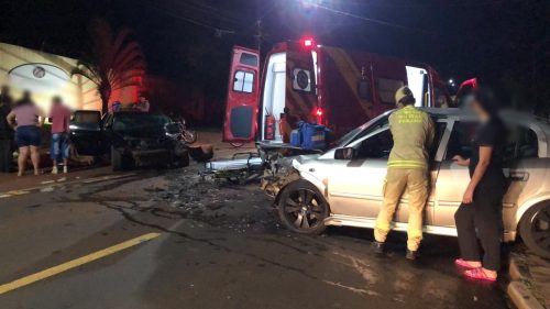 Imagem referente a Cacetada! Grave acidente deixa vítimas feridas na Avenida Piquiri