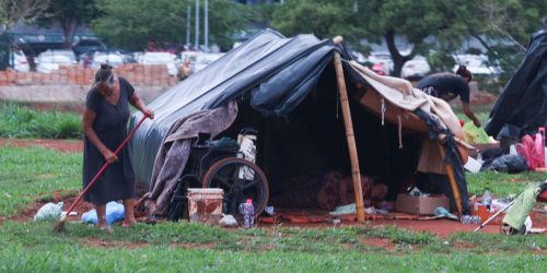 Imagem referente a Finados: “saudade é pior que pobreza”, diz idosa em situação de rua