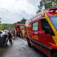 Imagem referente a Policial Militar fica ferida em acidente com capotamento na BR-163, em Cascavel