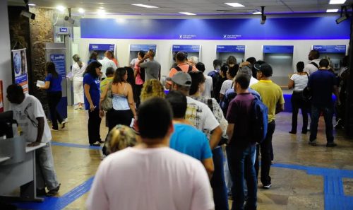 Imagem referente a Demora em fila de banco não gera dano moral: Justiça de Cascavel nega indenização