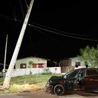 Imagem referente a Condutor embriagado bate automóvel em poste e acaba sendo preso pela PM