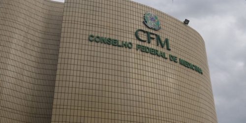 Imagem referente a CFM entra na Justiça contra cotas na residência médica