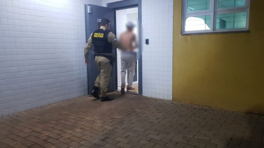 Homem esfaqueado no Riviera é encaminhado para delegacia
