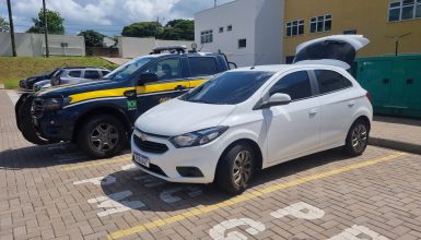 Imagem referente a PRF apreende carro roubado e clonado em abordagem na BR-163