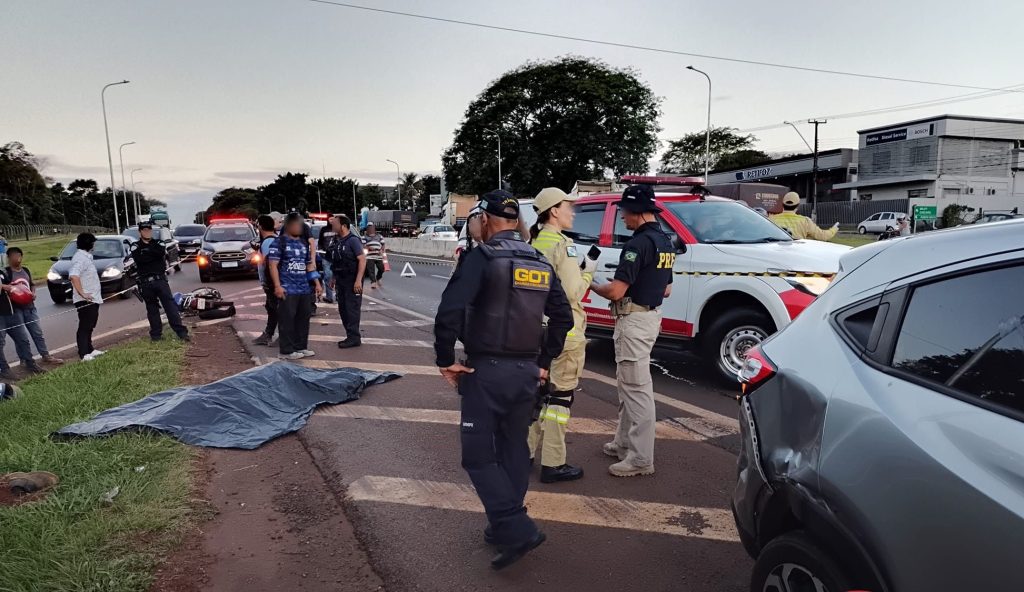 Grave colisão com automóvel tira a vida de motociclista em Foz do Iguaçu