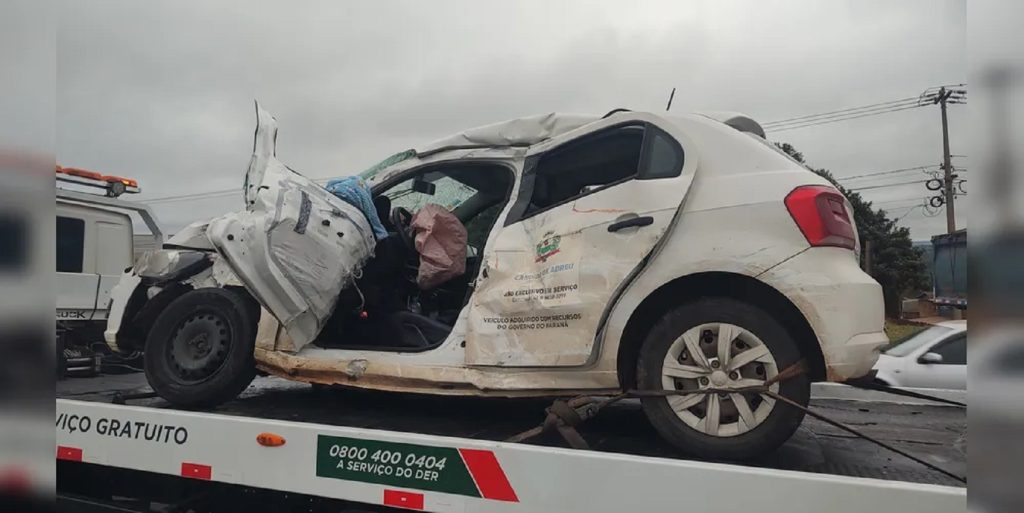Duas pessoas morrem em acidente envolvendo carro da saúde e caminhão na BR-373