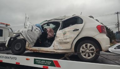 Imagem referente a Duas pessoas morrem em acidente envolvendo carro da saúde e caminhão na BR-373