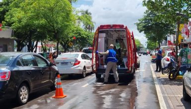 Imagem referente a Motociclista sofre acidente na Avenida Brasil e é socorrida pelo Siate