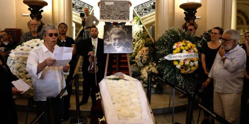 Imagem referente a Familiares e amigos dão o último adeus ao fotógrafo Evandro Teixeira