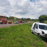 Imagem referente a Forte colisão entre veículos mobiliza socorristas na BR-467, em Cascavel