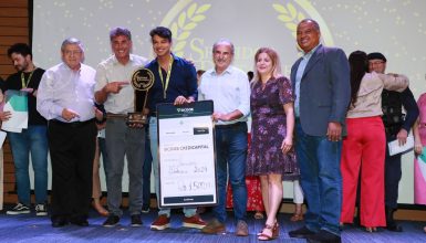 Imagem referente a Servidor da Secretaria de Educação de Cascavel é premiado com o Troféu Servidor Destaque