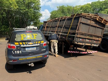 Imagem referente a Carga de 200 mil maços de cigarros contrabandeados é apreendida pela PRF em Palotina