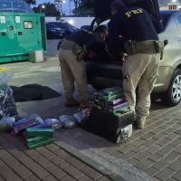 Imagem referente a PRF apreende carro carregado com 123 Kg de maconha na BR-277