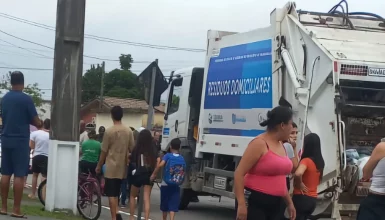 Imagem referente a Criança de cinco anos morre atropelada por caminhão de lixo