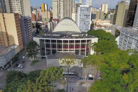 Imagem referente a Divulgados os classificados para audições da seleção de atores para peça do Teatro de Comédia